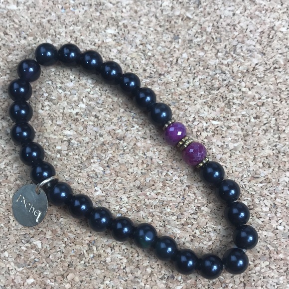 Ixchel stretch bracelet. - Picture 4 of 4